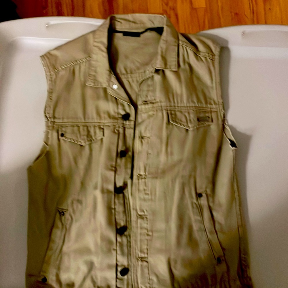 Sleeveless jean jacket type shirt size XL